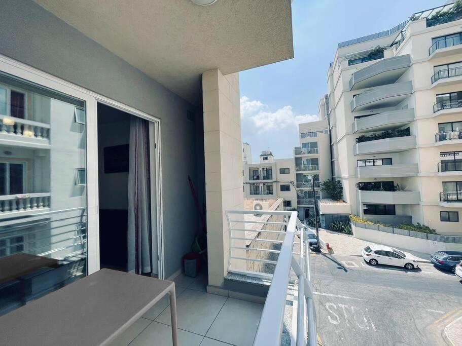 Stylish Modern Central Apartment 4 Paceville Saint Julian's エクステリア 写真