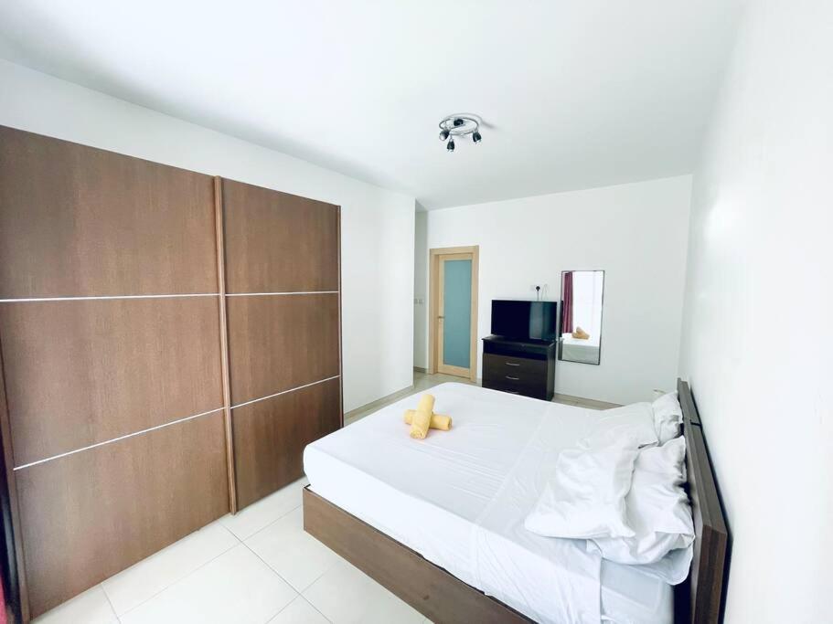 Stylish Modern Central Apartment 4 Paceville Saint Julian's エクステリア 写真